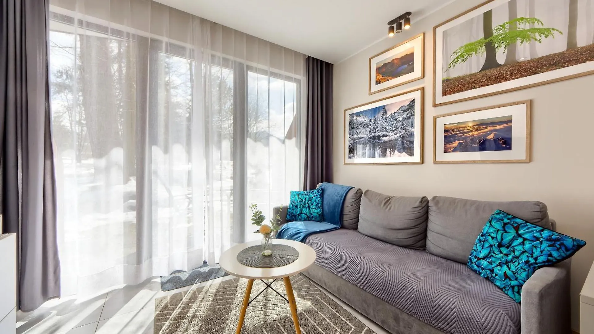 アパート Apartament Na Rowni ザコパネ